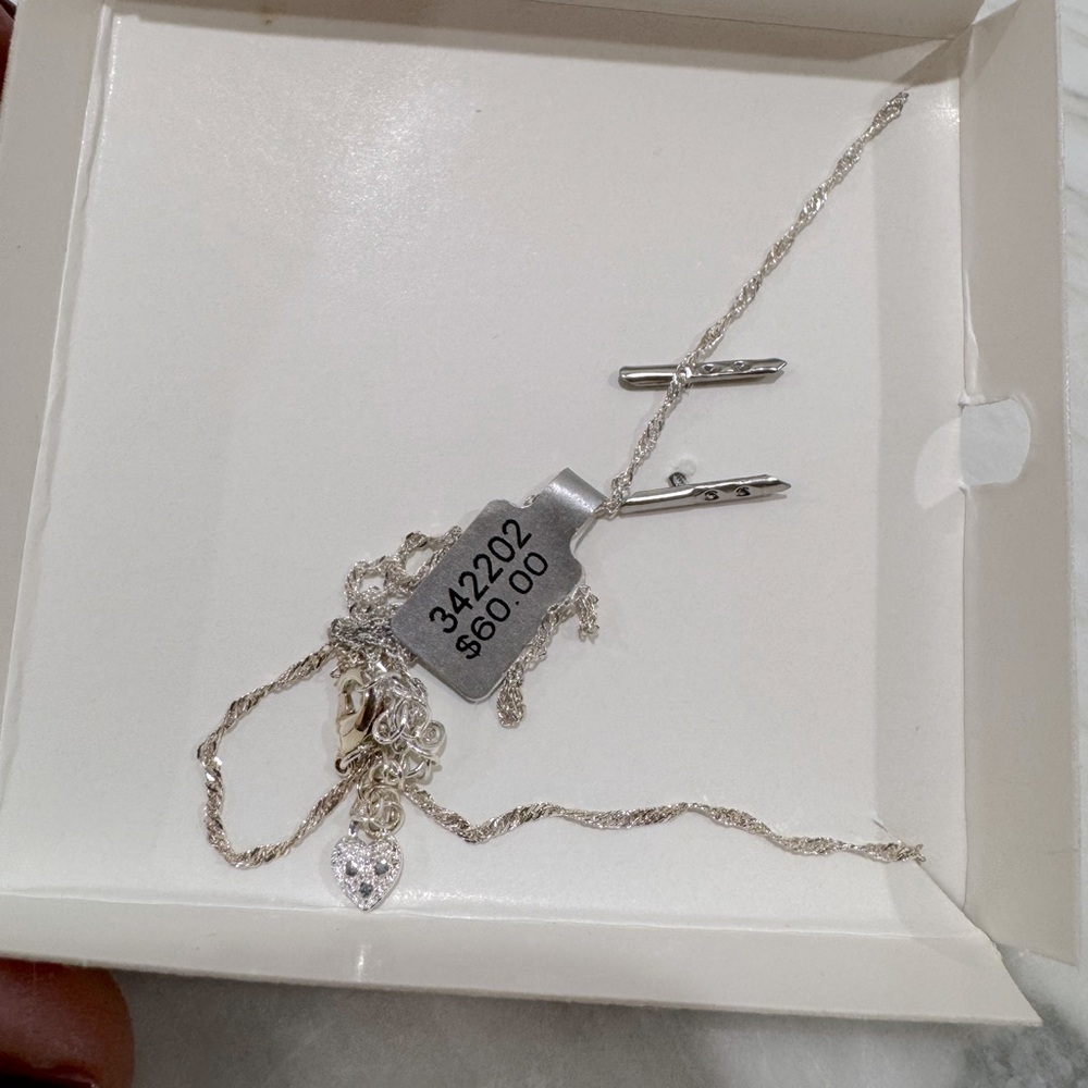 NIB Silver Heart grandmother Pendant Necklace - Picture 4 of 6